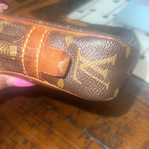 Vintage Louis Vuitton Crossbody - Picture 4 of 9